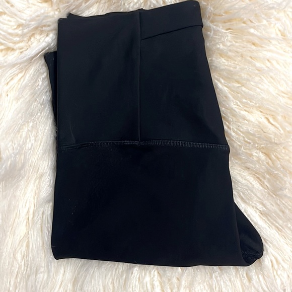 Lululemon mapped out High Rise Tight 28” leggings in size 4